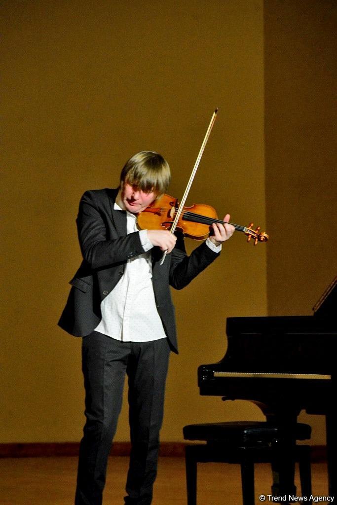 Время добрых дел: благотворительный концерт и ярмарка в Баку (ФОТО)