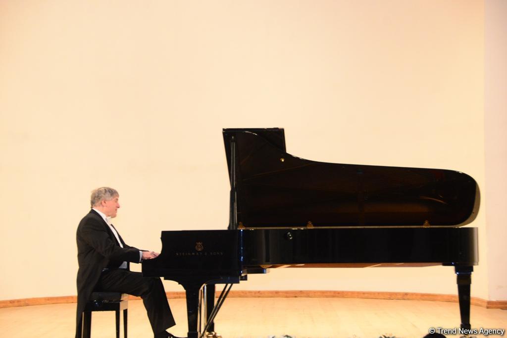 Время добрых дел: благотворительный концерт и ярмарка в Баку (ФОТО)