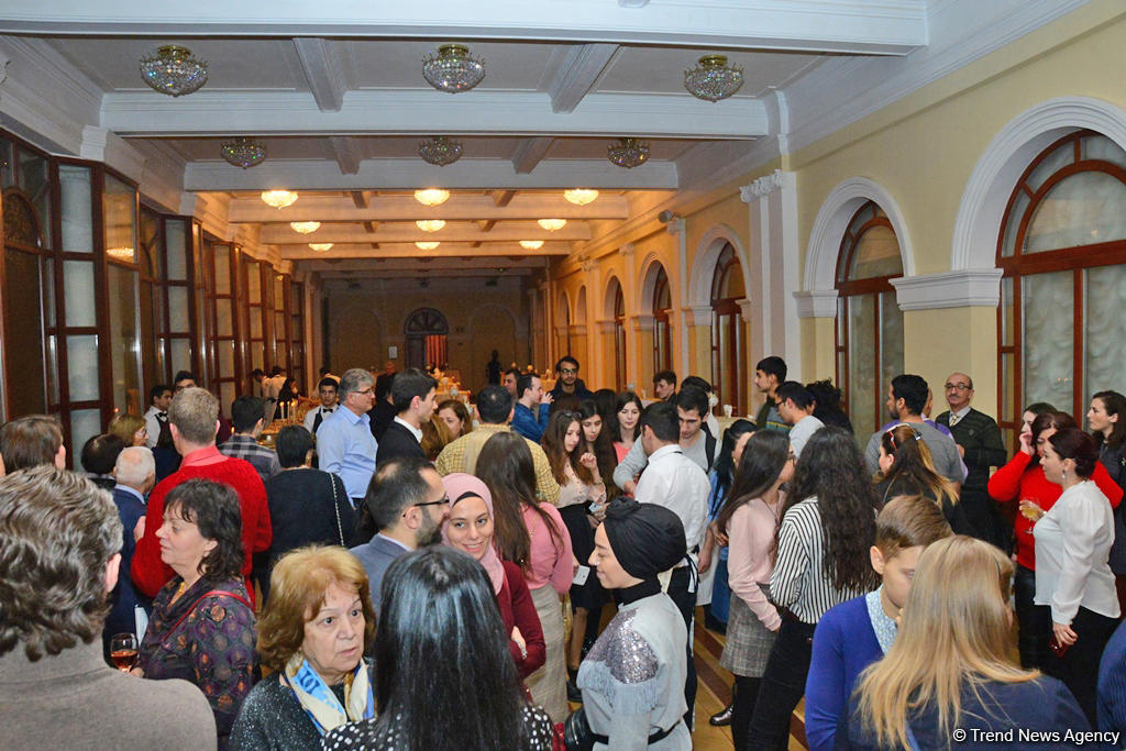 Время добрых дел: благотворительный концерт и ярмарка в Баку (ФОТО)