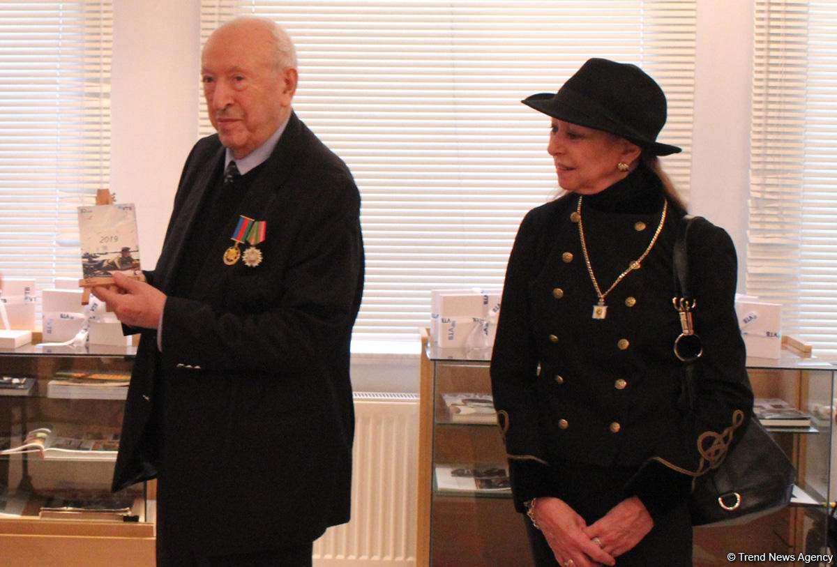 В честь 90-летия Таира Салахова VTB Bank (Азербайджан) презентовал календарь 2019 года с картинами мастера (ФОТО)