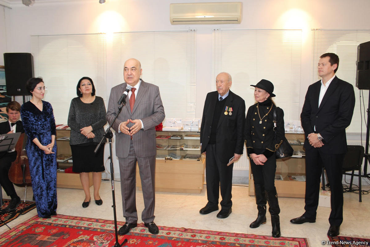 В честь 90-летия Таира Салахова VTB Bank (Азербайджан) презентовал календарь 2019 года с картинами мастера (ФОТО)