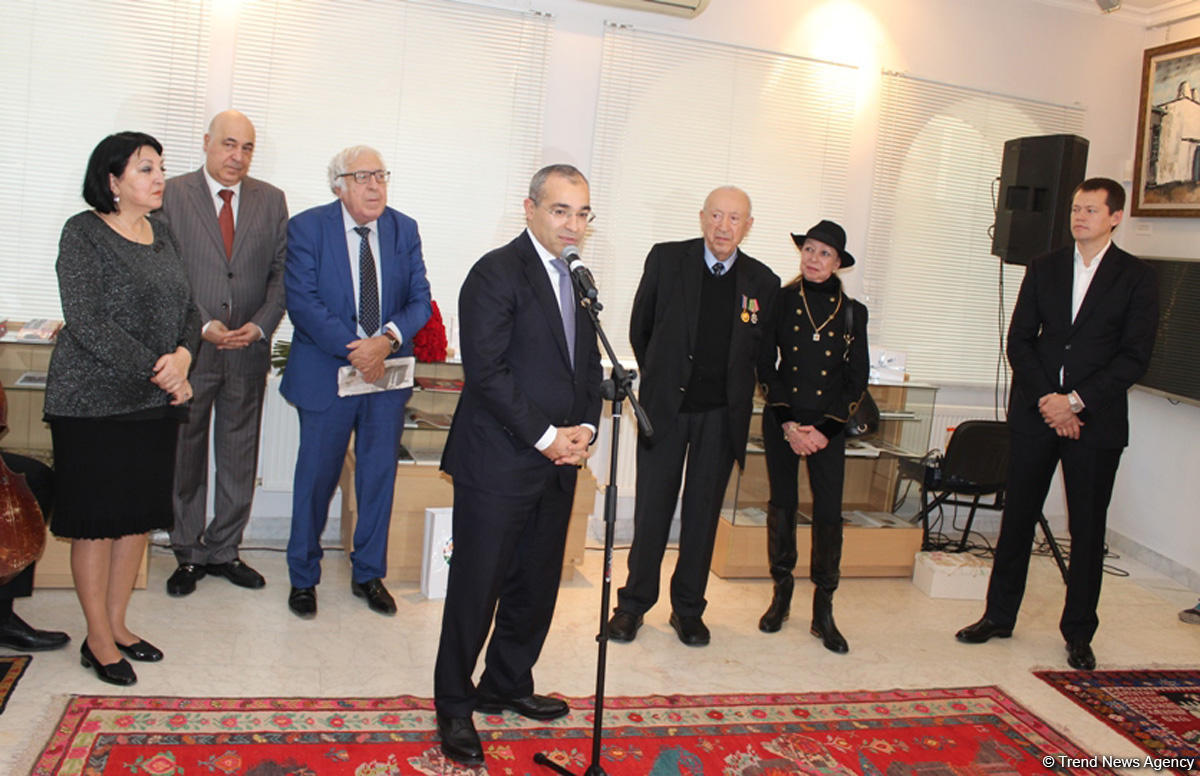 В честь 90-летия Таира Салахова VTB Bank (Азербайджан) презентовал календарь 2019 года с картинами мастера (ФОТО)