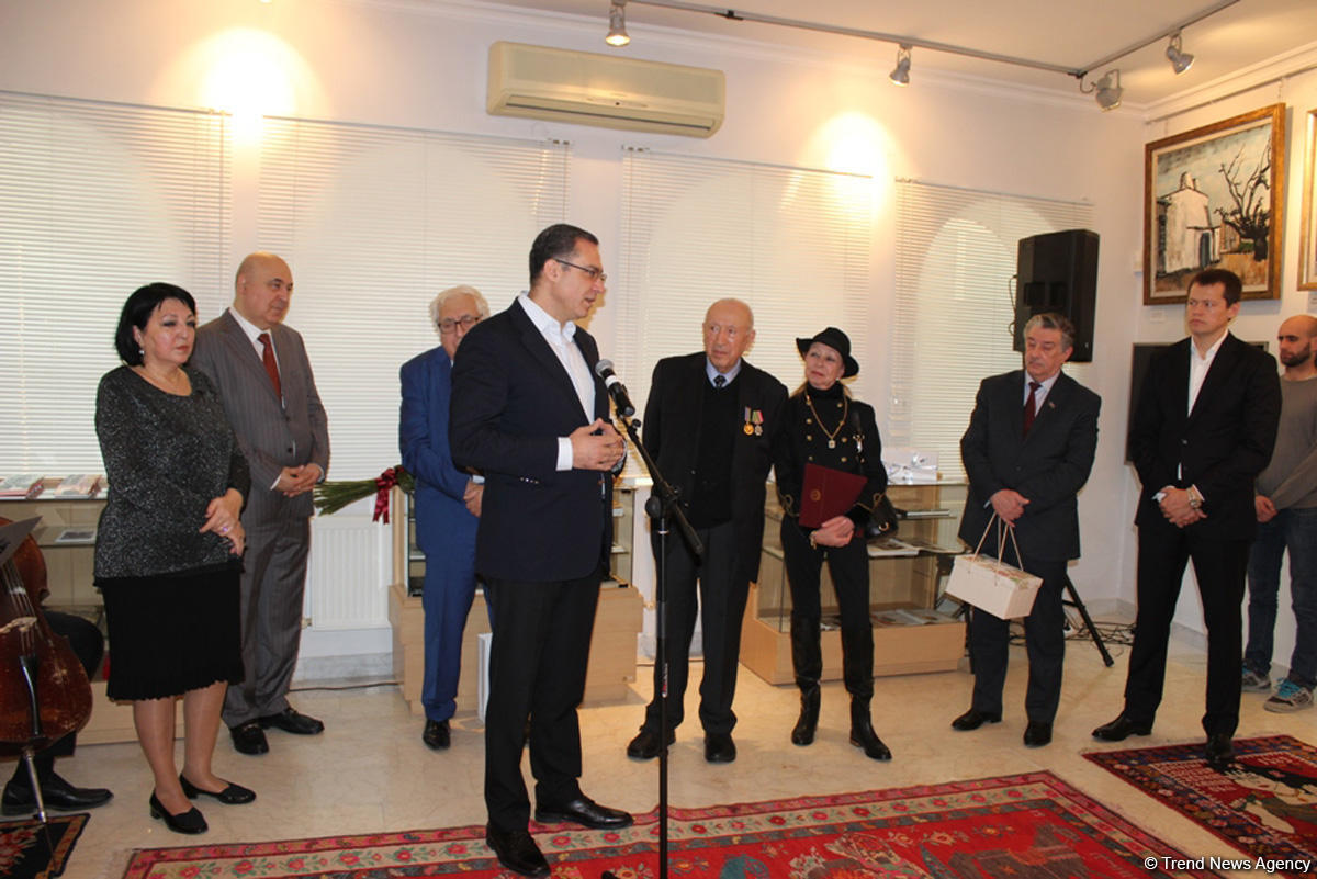 В честь 90-летия Таира Салахова VTB Bank (Азербайджан) презентовал календарь 2019 года с картинами мастера (ФОТО)