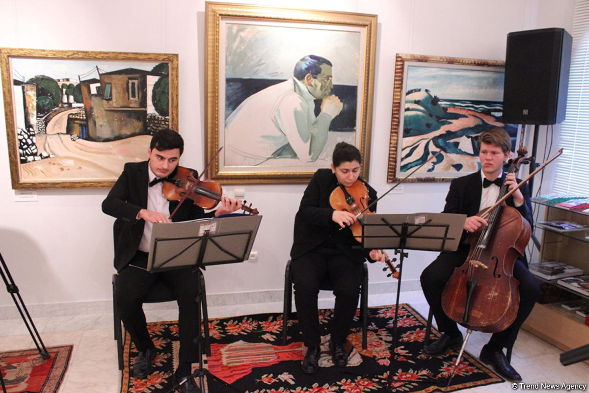 В честь 90-летия Таира Салахова VTB Bank (Азербайджан) презентовал календарь 2019 года с картинами мастера (ФОТО)