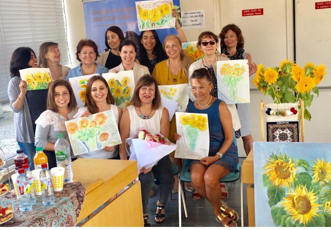 Азербайджанская художница провела мастер-класс в Париже (ФОТО)