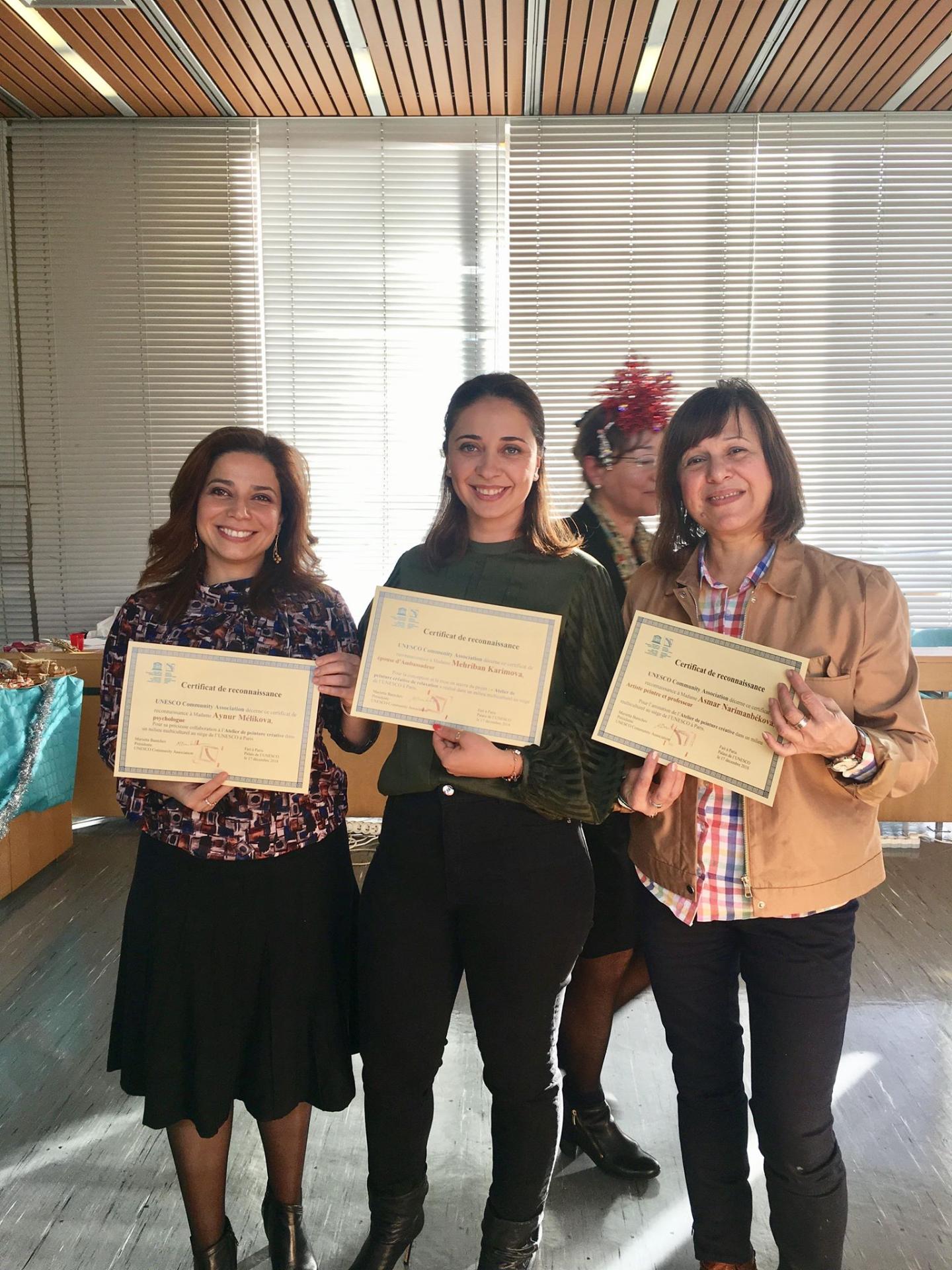 Азербайджанская художница провела мастер-класс в Париже (ФОТО)