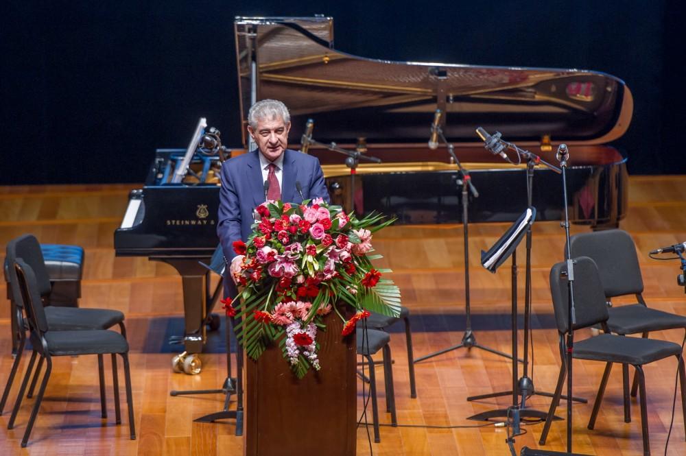 При организации Фонда Гейдара Алиева в Пекине прошел азербайджано-китайский концерт дружбы (ФОТО)