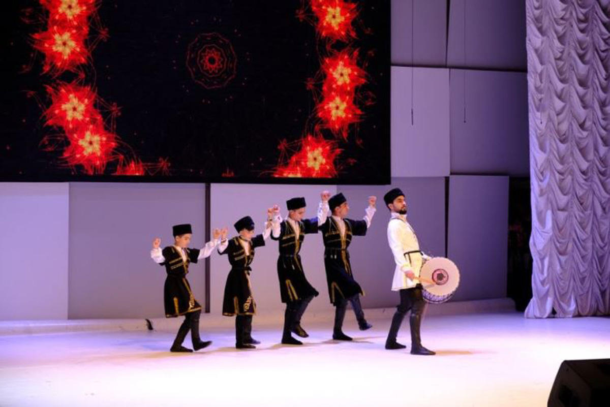 Азербайджанцы нашли в Астрахани золотой ключик (ФОТО)