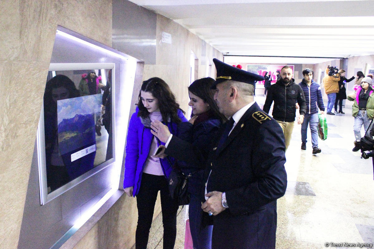 Шедевры художников в подземном переходе Бакинского метро восхитили пассажиров (ФОТО)