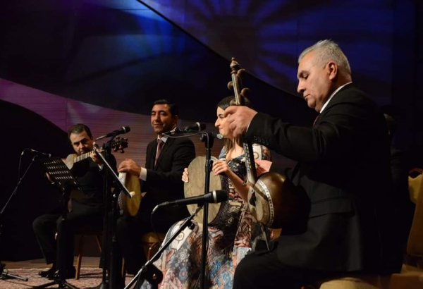 О, Вахид, ты по-прежнему пьян от любви…(ФОТО)