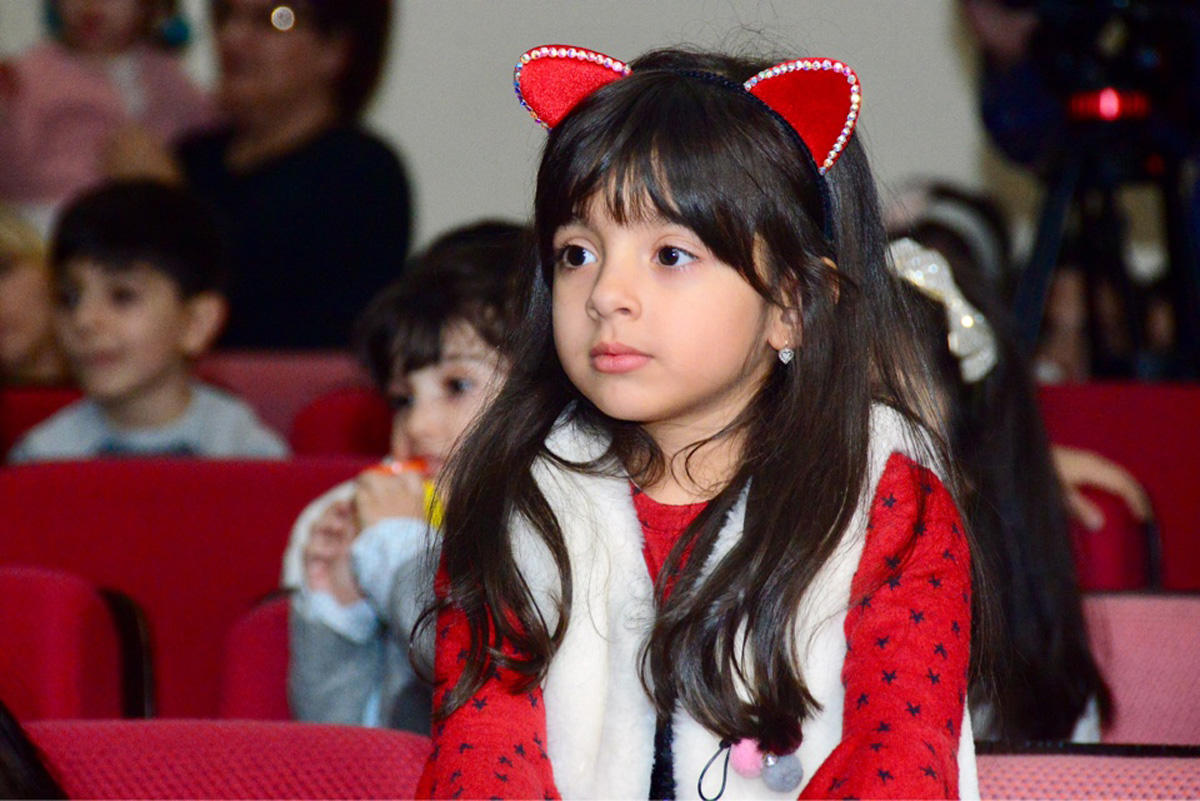 В Культурном центре СГБ представлен детский спектакль о приключениях Тыг-тыг ханым (ФОТО)