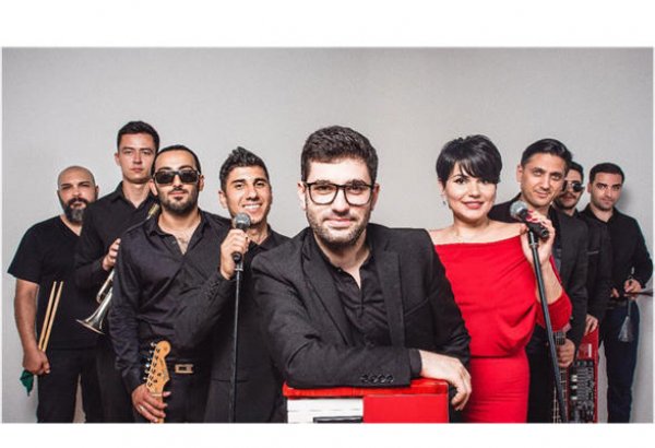 В джазе только девушка. Бакинское зимнее солнце в Музее каменной летописи (ВИДЕО)