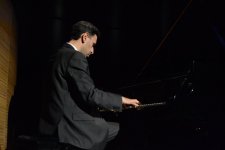 В Баку прошел концерт, посвященный Дню солидарности азербайджанцев всего мира (ФОТО)