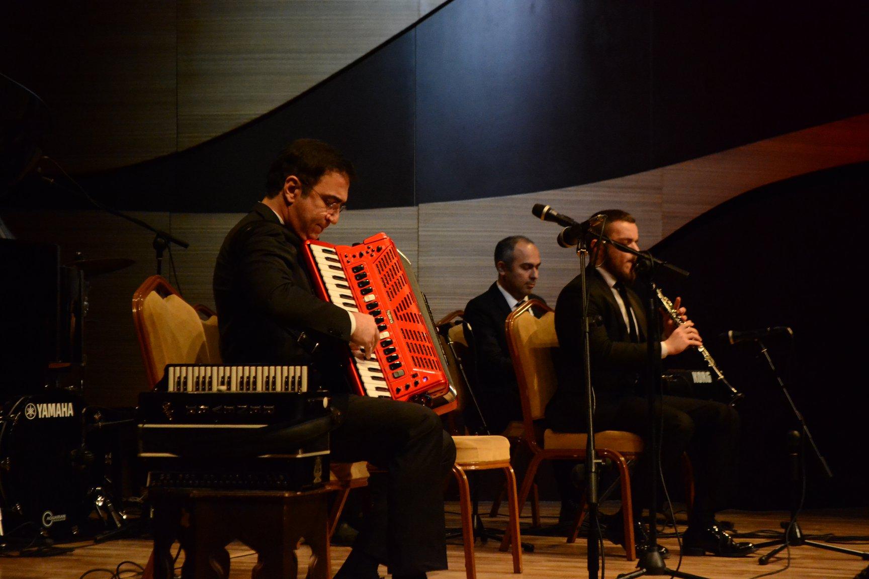 В Баку прошел концерт, посвященный Дню солидарности азербайджанцев всего мира (ФОТО)