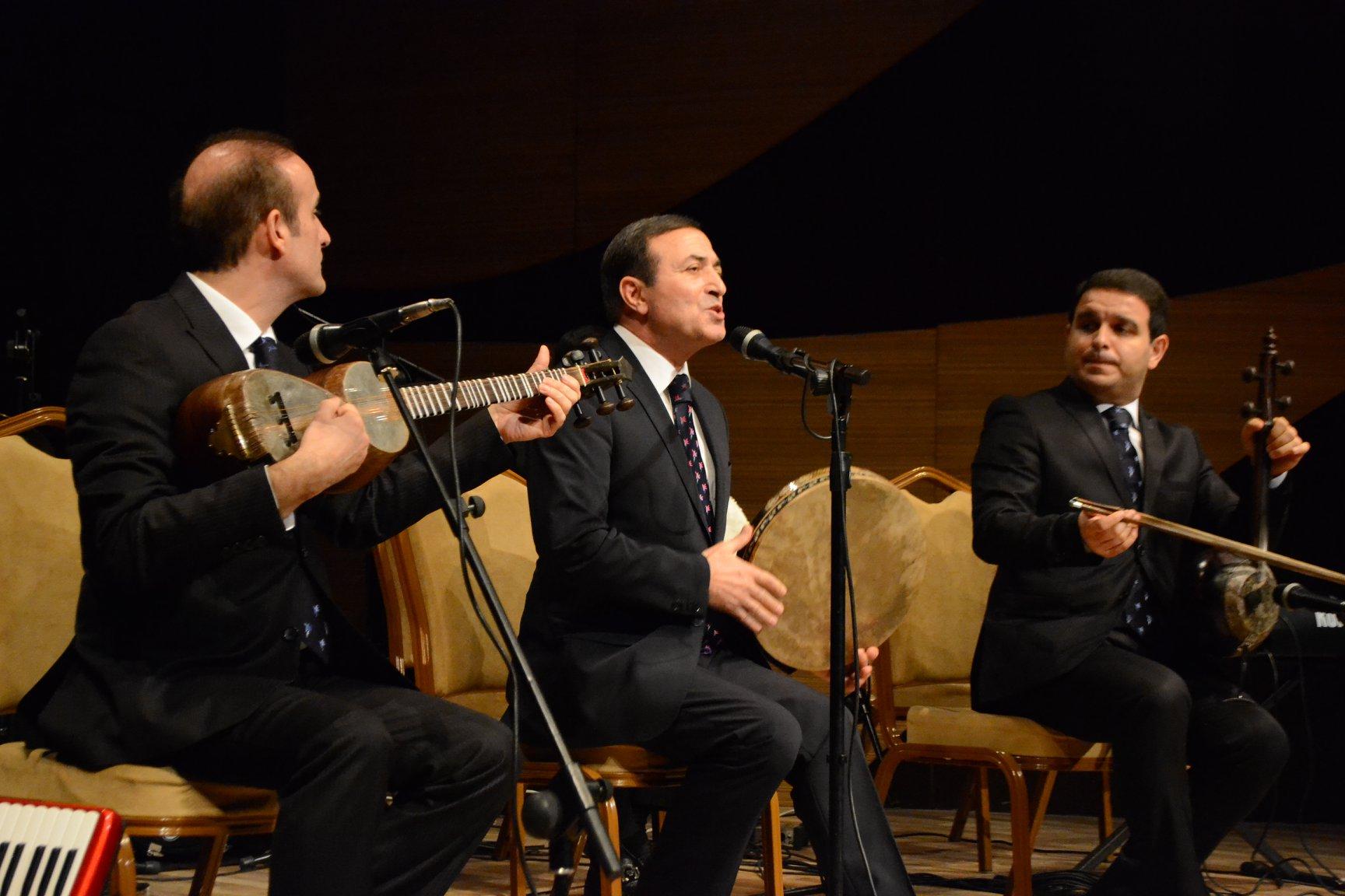В Баку прошел концерт, посвященный Дню солидарности азербайджанцев всего мира (ФОТО)
