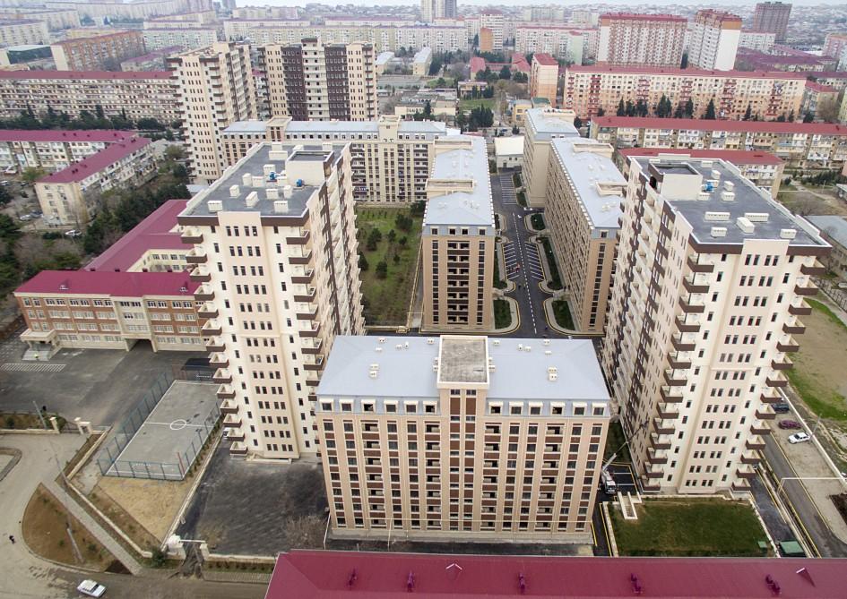 Президент Ильхам Алиев и Первая леди Мехрибан Алиева приняли участие в открытии комплекса жилых зданий для беженцев и вынужденных переселенцев в Сумгайыте (ФОТО)