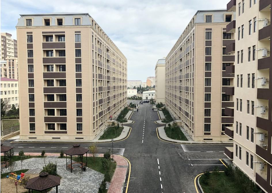 Президент Ильхам Алиев и Первая леди Мехрибан Алиева приняли участие в открытии комплекса жилых зданий для беженцев и вынужденных переселенцев в Сумгайыте (ФОТО)