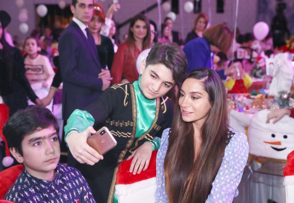 Первый вице-президент Мехрибан Алиева приняла участие в традиционном праздничном веселье для детей (ФОТО)