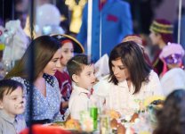 Первый вице-президент Мехрибан Алиева приняла участие в традиционном праздничном веселье для детей (ФОТО)