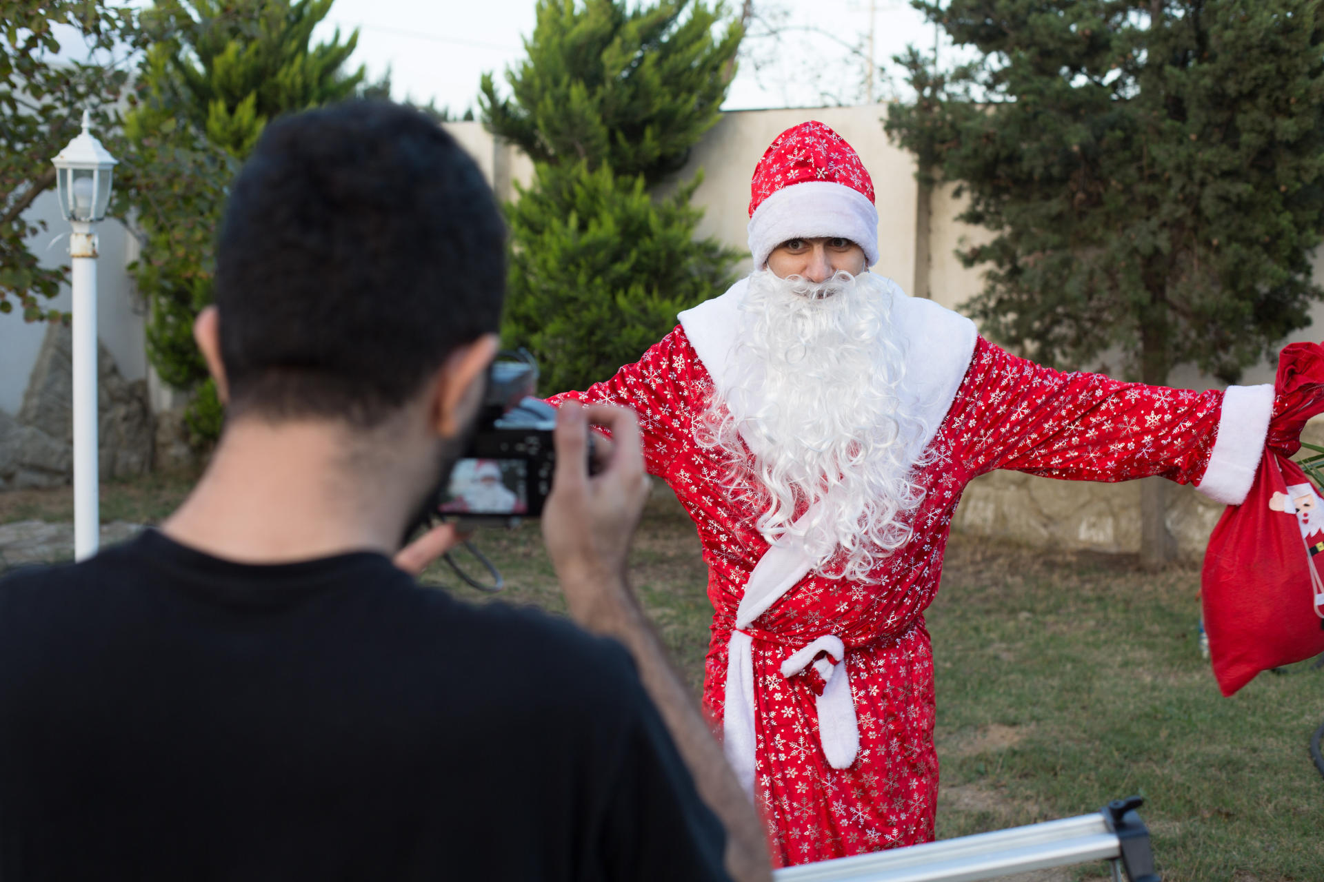 В Баку появился новогодний Ёжик – Дед Мороз и Снегурочка отдыхают (ВИДЕО, ФОТО)
