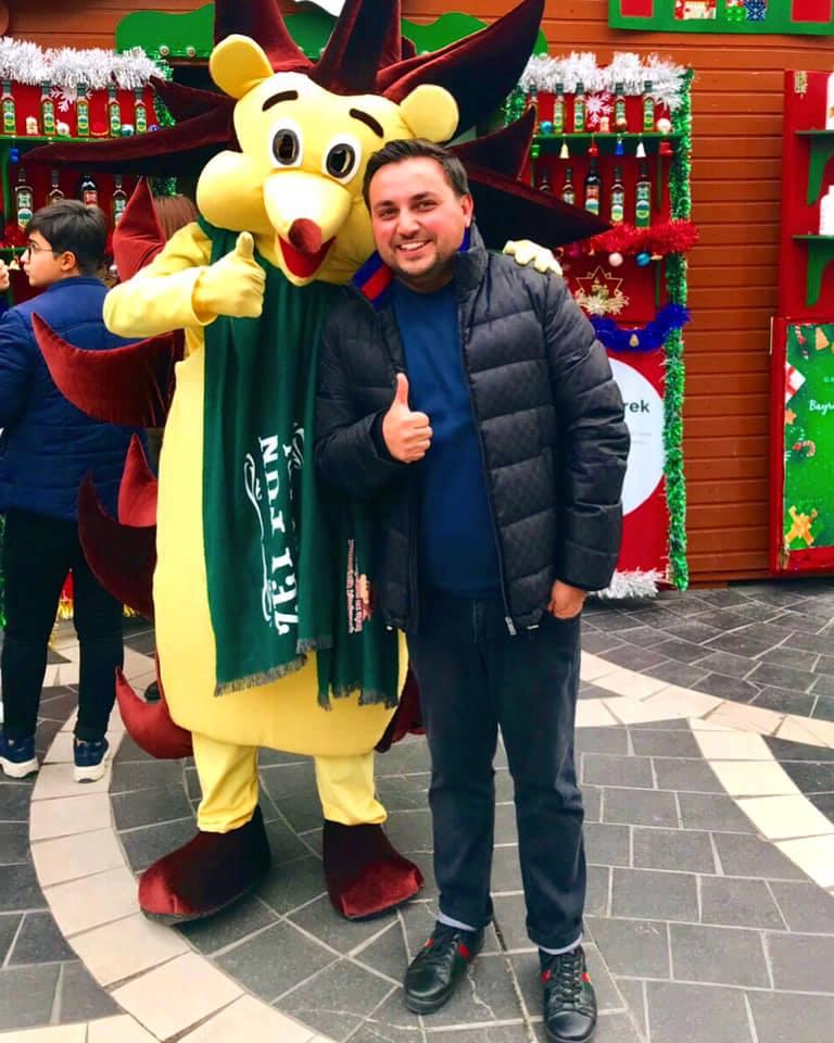 В Баку появился новогодний Ёжик – Дед Мороз и Снегурочка отдыхают (ВИДЕО, ФОТО)