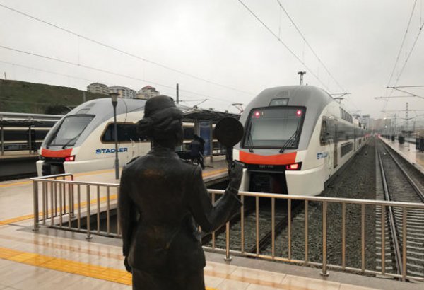 Экспресс-поезд Баку-Гянджа-Баку отправился в первый рейс (ФОТО)