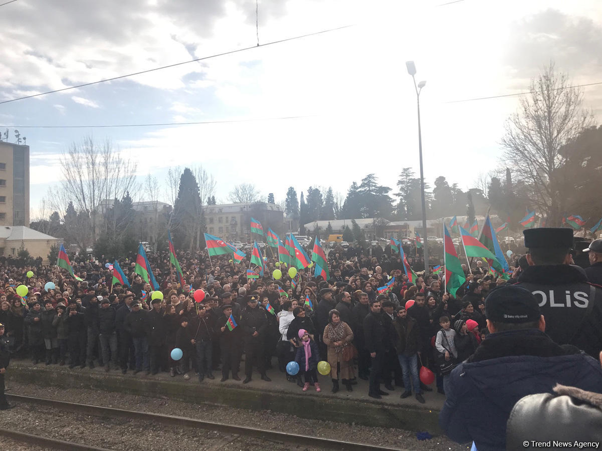 Экспресс-поезд Баку-Гянджа-Баку отправился в первый рейс (ФОТО)