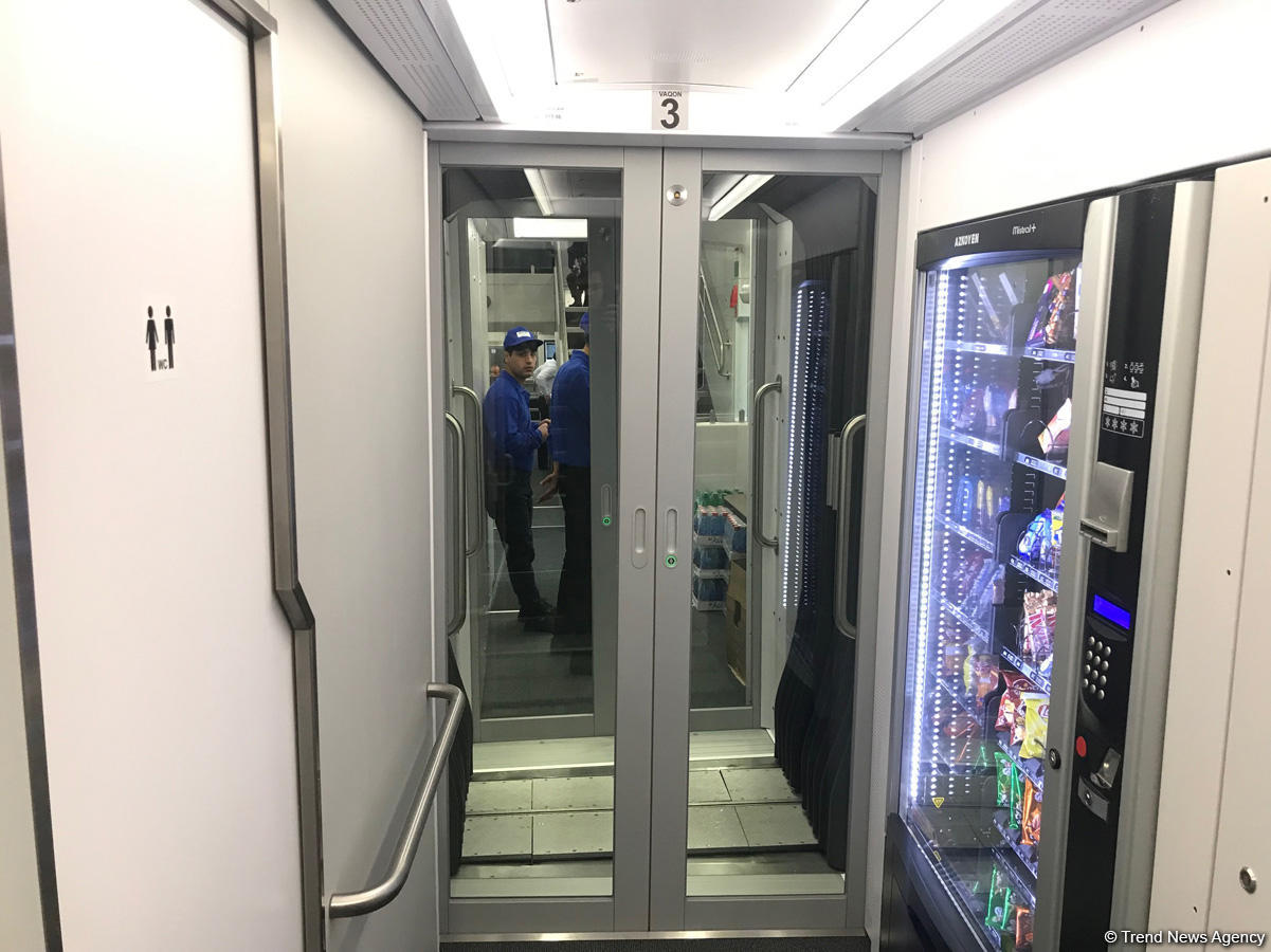 Экспресс-поезд Баку-Гянджа-Баку отправился в первый рейс (ФОТО)