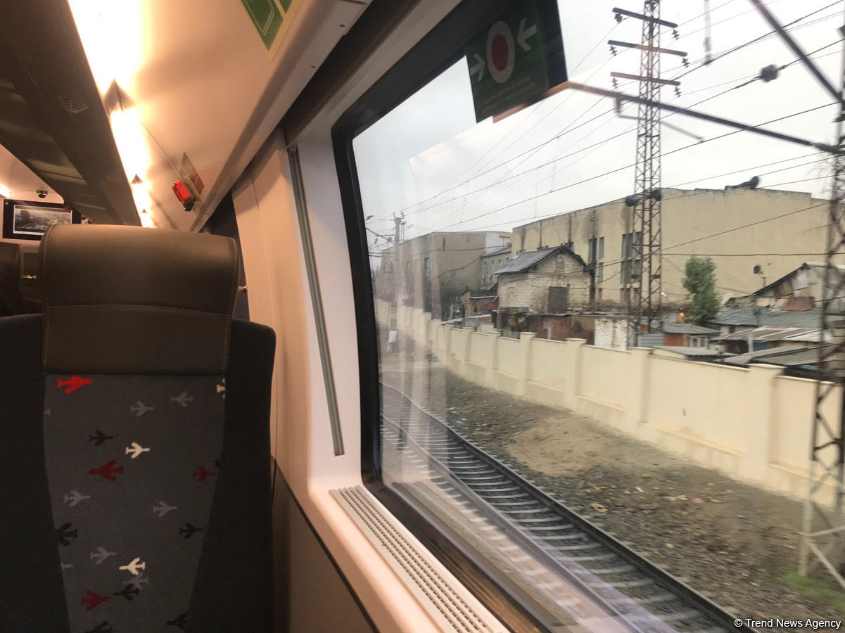 Экспресс-поезд Баку-Гянджа-Баку отправился в первый рейс (ФОТО)