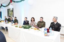 Первый вице-президент Мехрибан Алиева приняла участие в праздничном мероприятии в воинской части СГБ (ФОТО) (версия 3)
