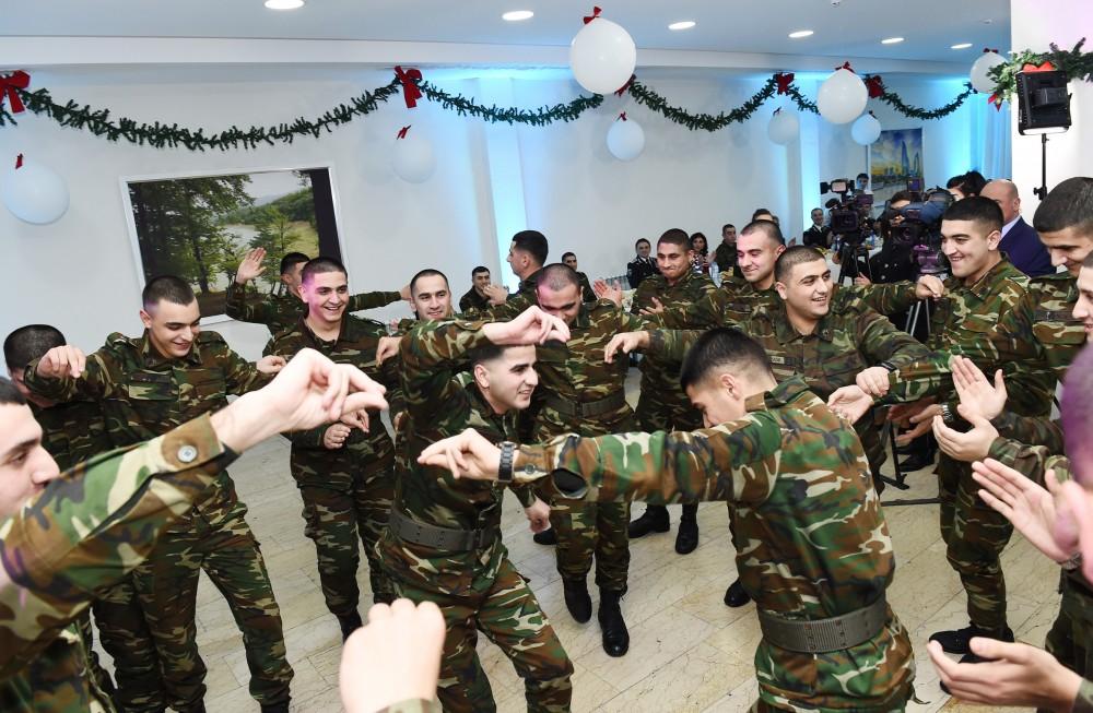 Первый вице-президент Мехрибан Алиева приняла участие в праздничном мероприятии в воинской части СГБ (ФОТО) (версия 3)