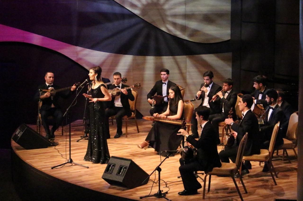 Азербайджанские студенты поздравили с Днем солидарности и Новым годом