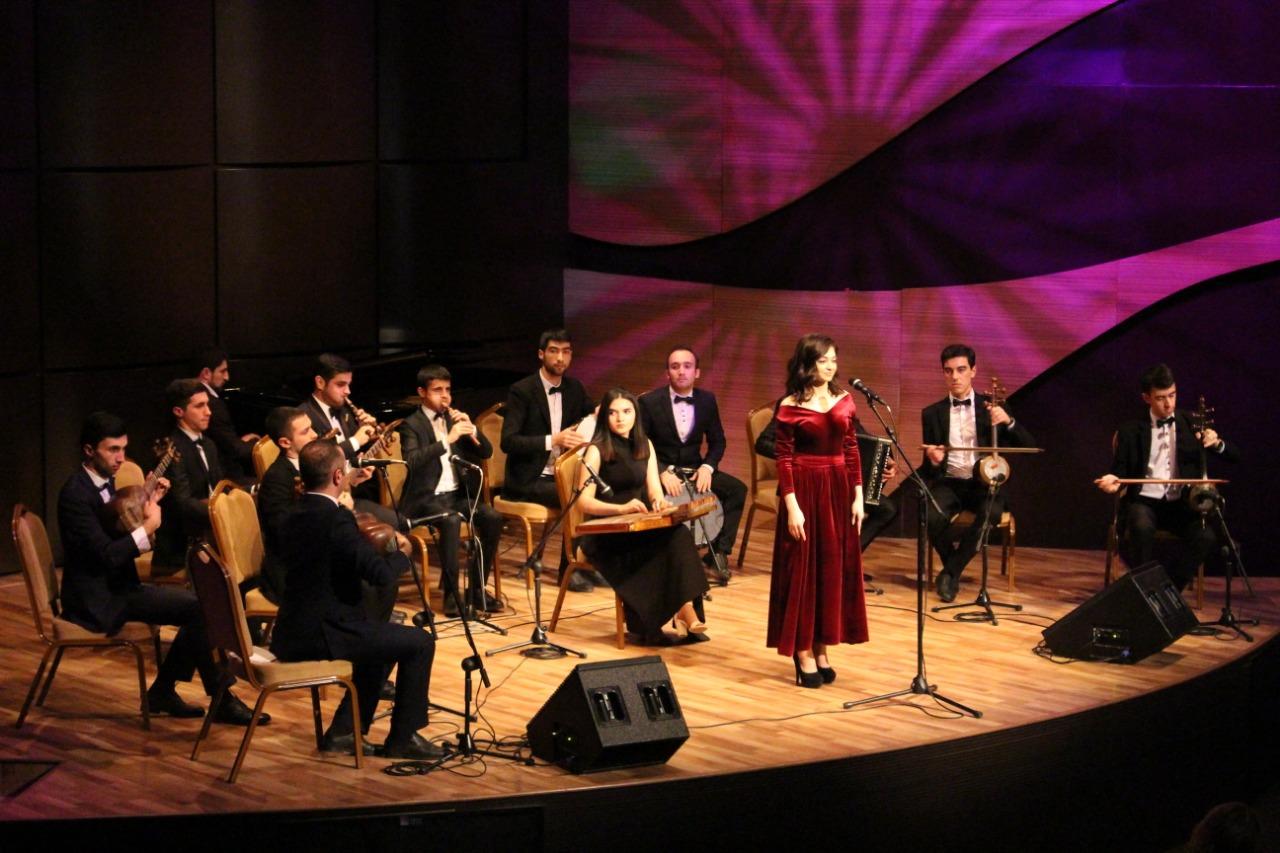 Азербайджанские студенты поздравили с Днем солидарности и Новым годом