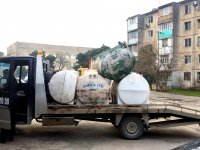 В Баку с крыш домов демонтируются водяные баки (ФОТО)