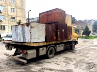 В Баку с крыш домов демонтируются водяные баки (ФОТО)