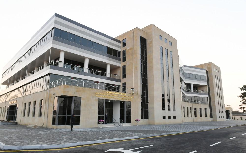 Президент Ильхам Алиев и Первая леди Мехрибан Алиева приняли участие в открытии новой больницы в бакинском поселке Гобустан (ФОТО)