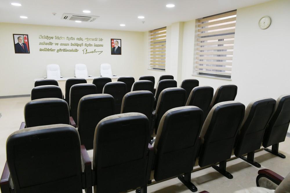 Президент Ильхам Алиев и Первая леди Мехрибан Алиева приняли участие в открытии новой больницы в бакинском поселке Гобустан (ФОТО)