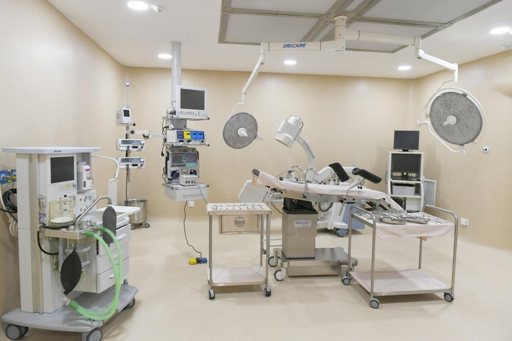 Президент Ильхам Алиев и Первая леди Мехрибан Алиева приняли участие в открытии новой больницы в бакинском поселке Гобустан (ФОТО)