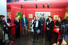 Праздник искусства: в Баку открылась выставка Фидан Алиевой "Жажда жизни" (ФОТО)