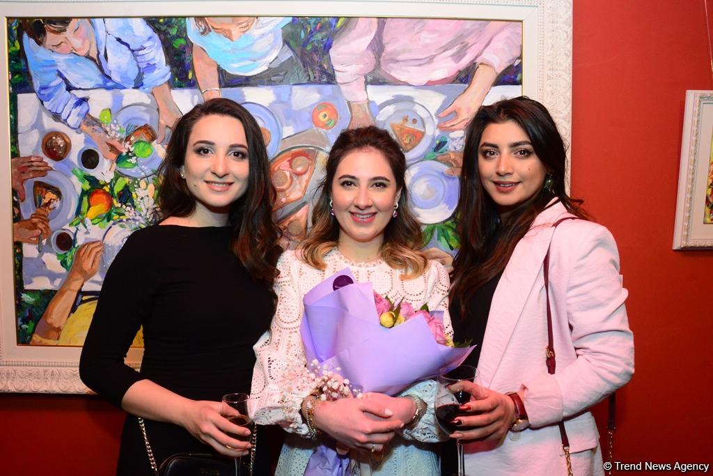 Праздник искусства: в Баку открылась выставка Фидан Алиевой "Жажда жизни" (ФОТО)