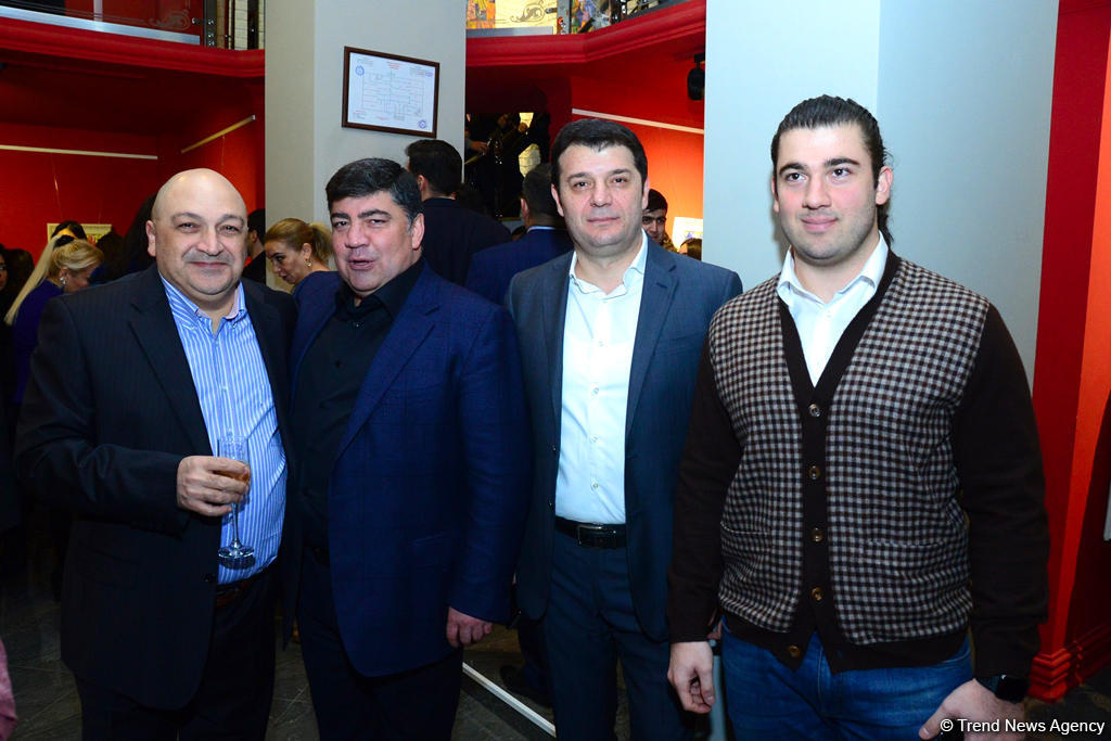 Праздник искусства: в Баку открылась выставка Фидан Алиевой "Жажда жизни" (ФОТО)