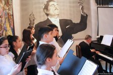 Эйюб Гулиев провел вечер с талантливыми учениками школы имени Рафига Бабаева (ВИДЕО, ФОТО)