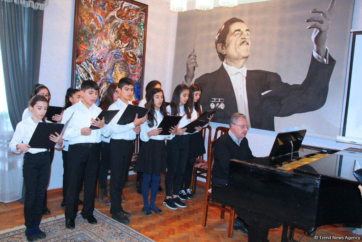 Эйюб Гулиев провел вечер с талантливыми учениками школы имени Рафига Бабаева (ВИДЕО, ФОТО)