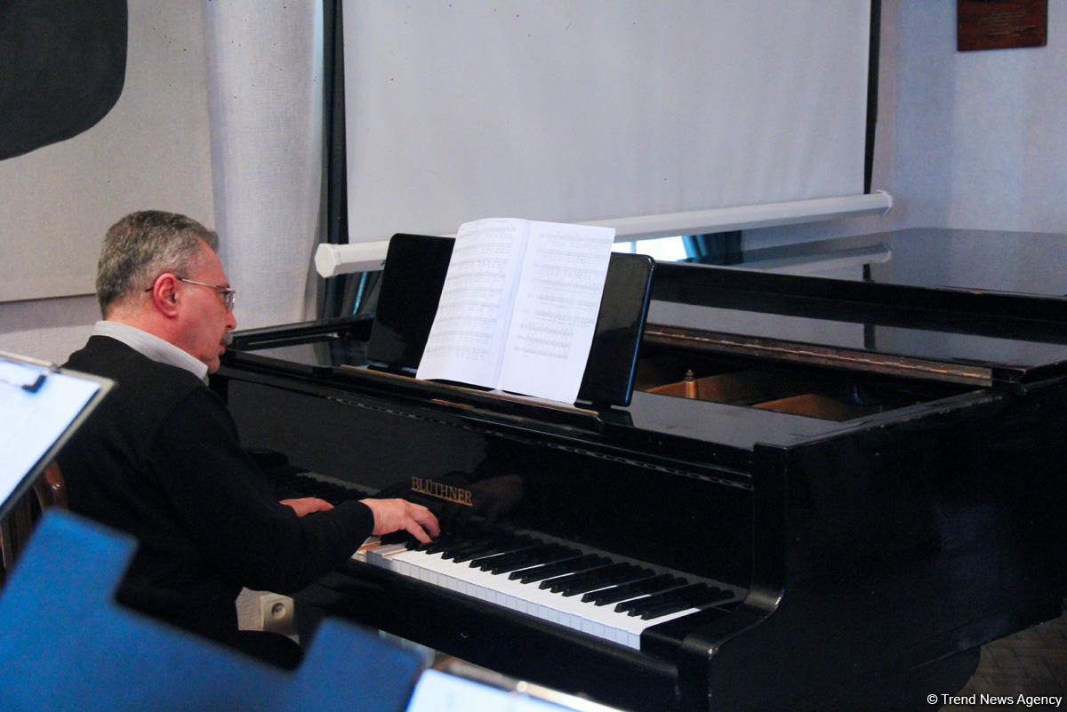 Эйюб Гулиев провел вечер с талантливыми учениками школы имени Рафига Бабаева (ВИДЕО, ФОТО)