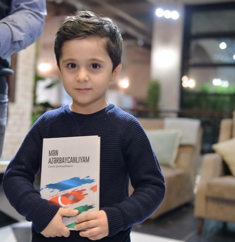 Я Азербайджанец! Джавид Шахбазбеков выразил любовь к Родине стихами, музыкой и постановкой (ФОТО)