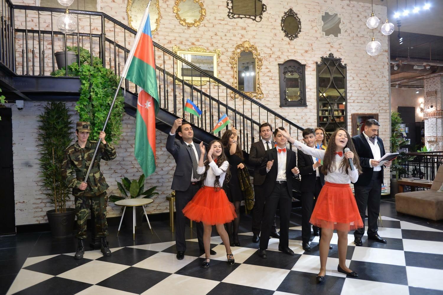 Я Азербайджанец! Джавид Шахбазбеков выразил любовь к Родине стихами, музыкой и постановкой (ФОТО)