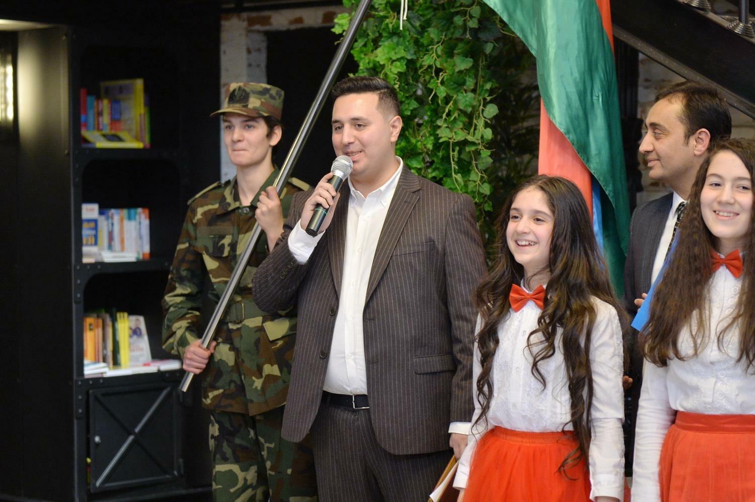 Я Азербайджанец! Джавид Шахбазбеков выразил любовь к Родине стихами, музыкой и постановкой (ФОТО)