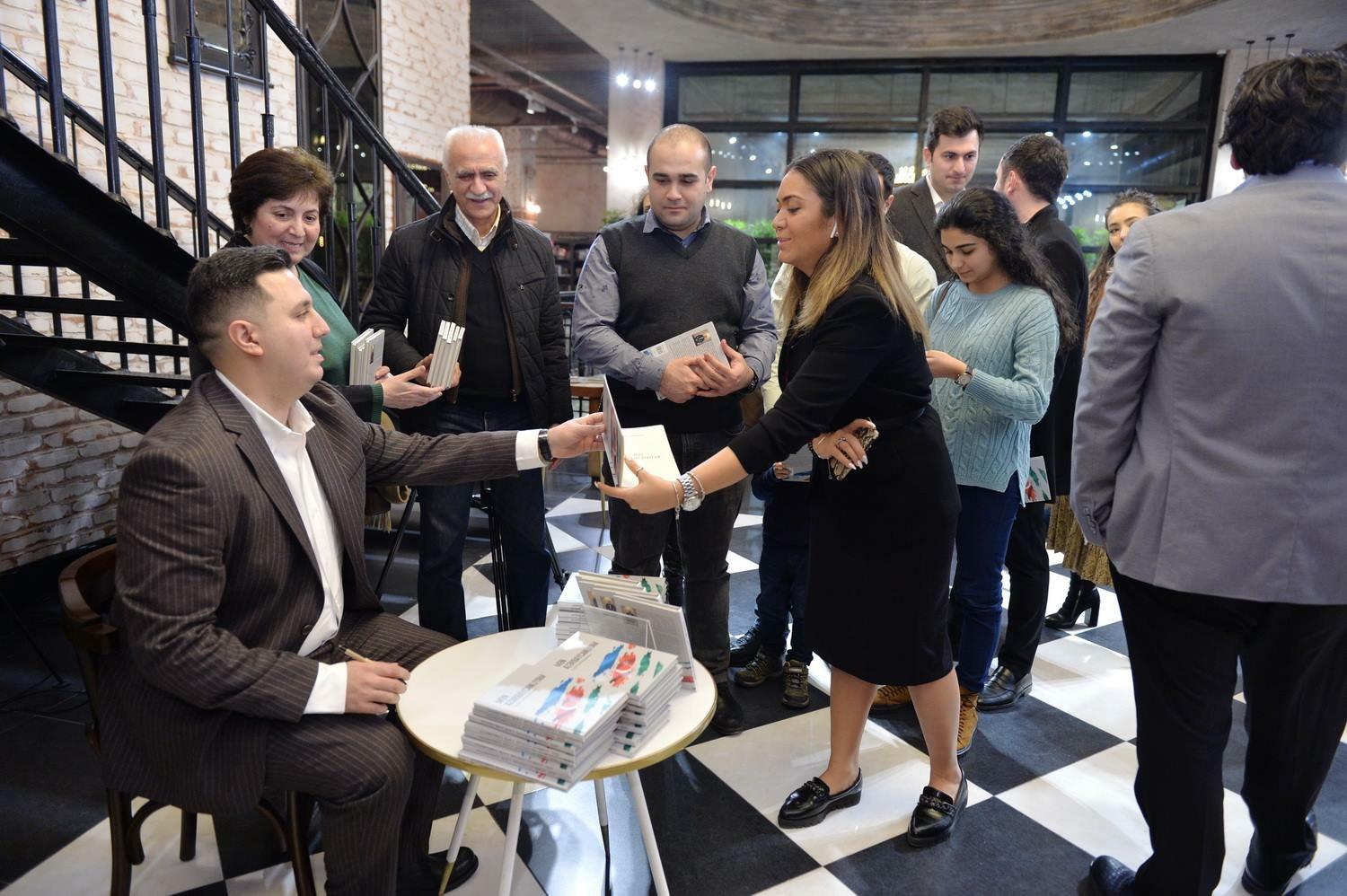 Я Азербайджанец! Джавид Шахбазбеков выразил любовь к Родине стихами, музыкой и постановкой (ФОТО)