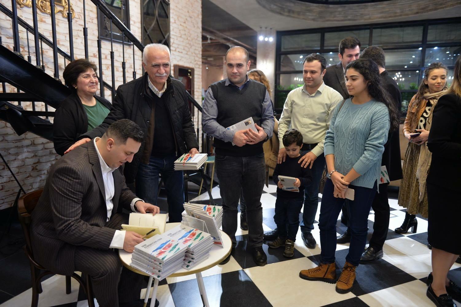 Я Азербайджанец! Джавид Шахбазбеков выразил любовь к Родине стихами, музыкой и постановкой (ФОТО)