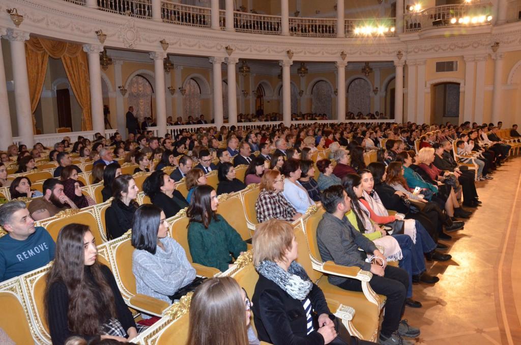 В Филармонии в Баку почтили память жертв трагедии 20 Января (ФОТО)